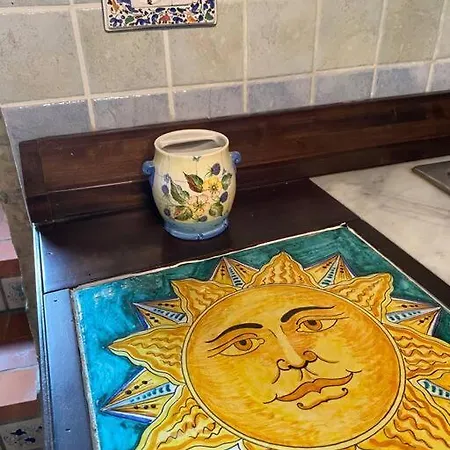 Borgo Medioevale Rosa Del Castello *